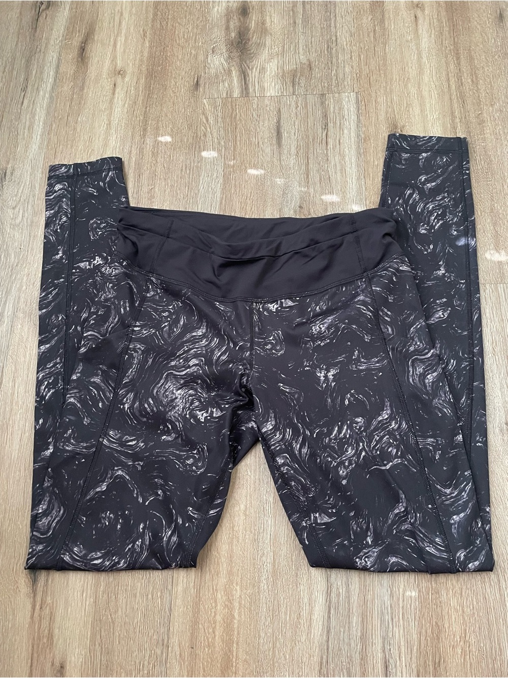 Lululemon leggings size 8